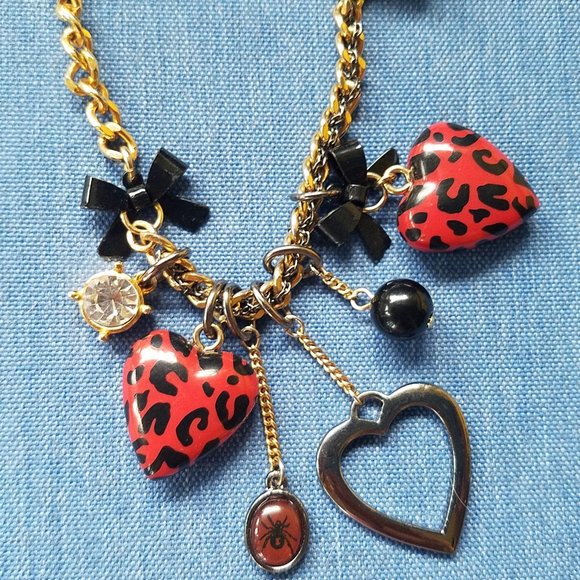 ❤️🕷️🖤Betsey Johnson Red & Black Heart Charm Spider Necklace - GPC🖤🕷️❤️ - Picture 4 of 9